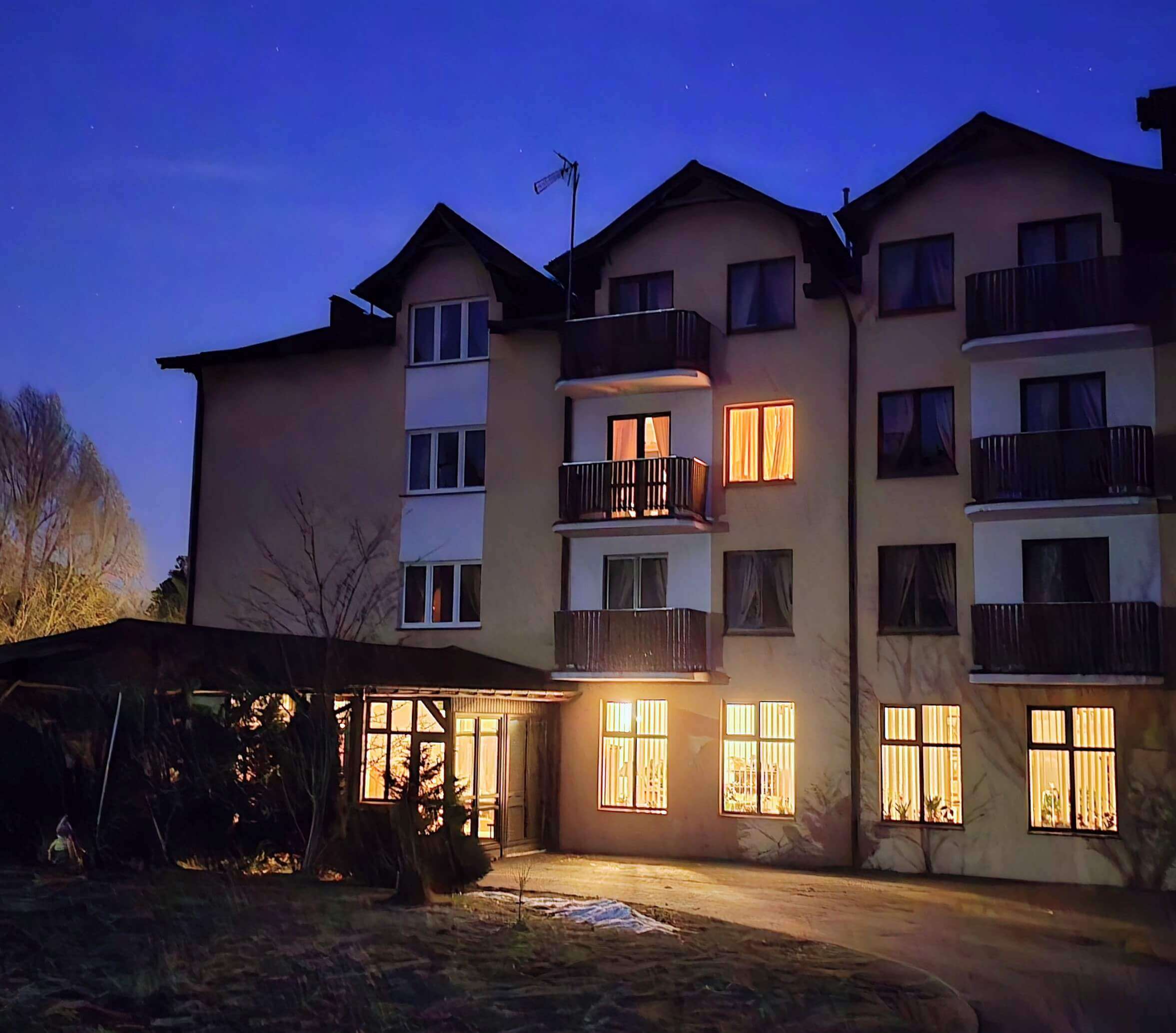 Wieczór w ośrodku Ambrowil – spokój i natura