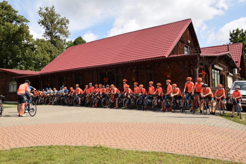 Grupa sportowa podczas obozu w Ambrowil