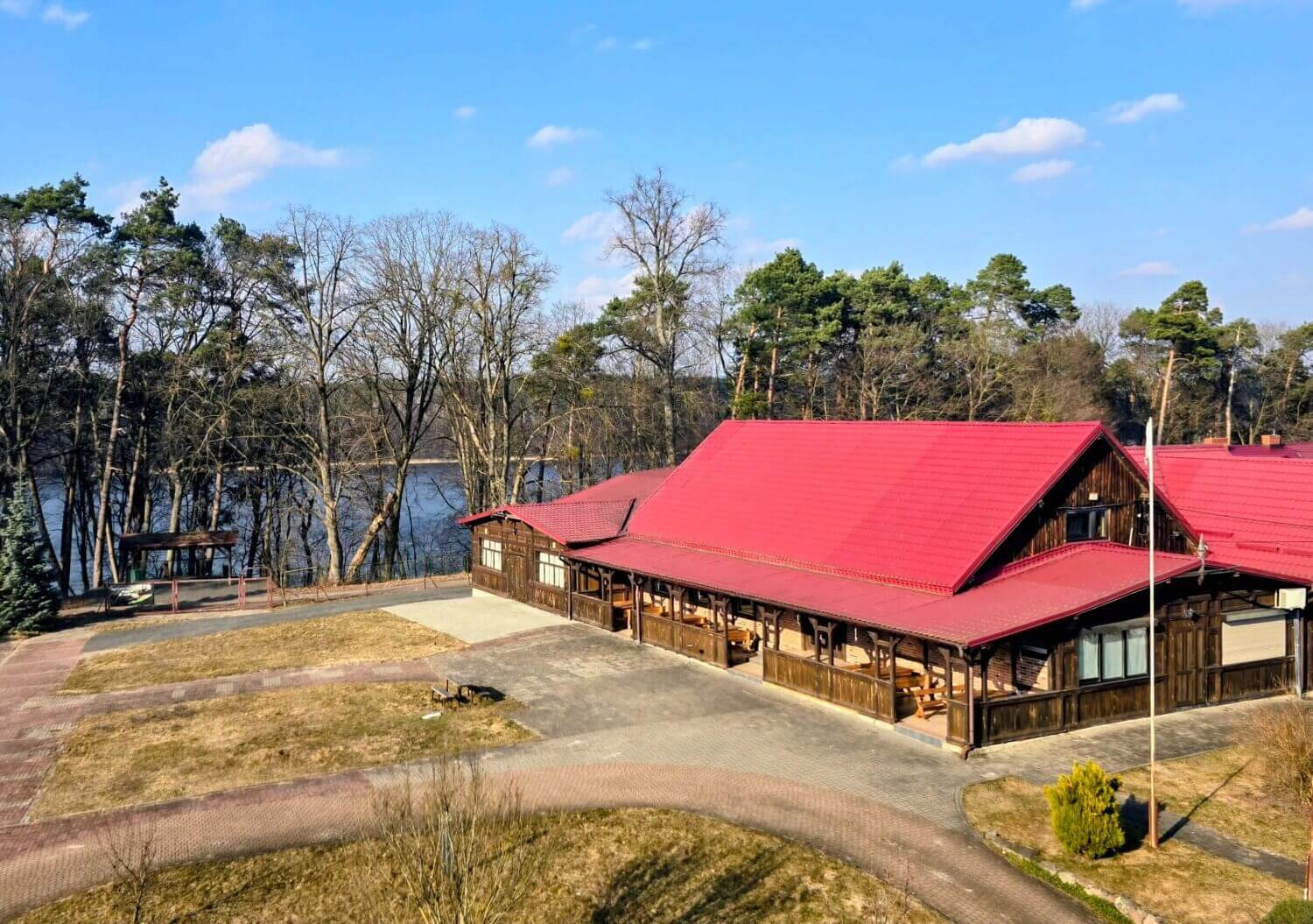 Pensjonat Ambrowil – widok boczny budynku